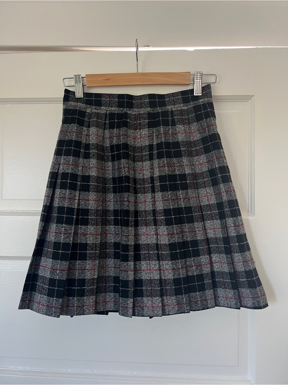Vintage Stringbean brand knife pleat plaid mini skirt grey black red check xs